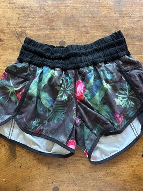 Lululemon Tracker Short II *4-way Stretch